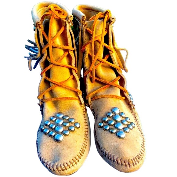 Minnetonka Shoes - OOAK Y2K Bess Studded Fringed Minnetonka moccasins